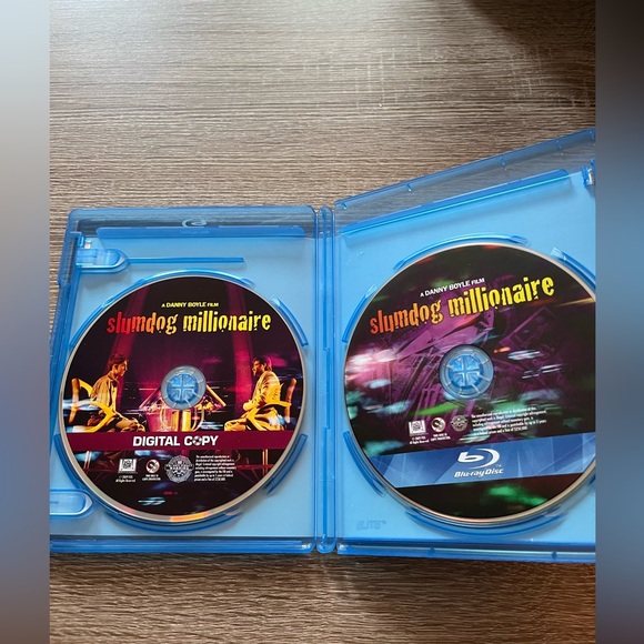 📀 3/$15 or 4/$20 📀 Slumdog Millionaire Bluray - Picture 3 of 3
